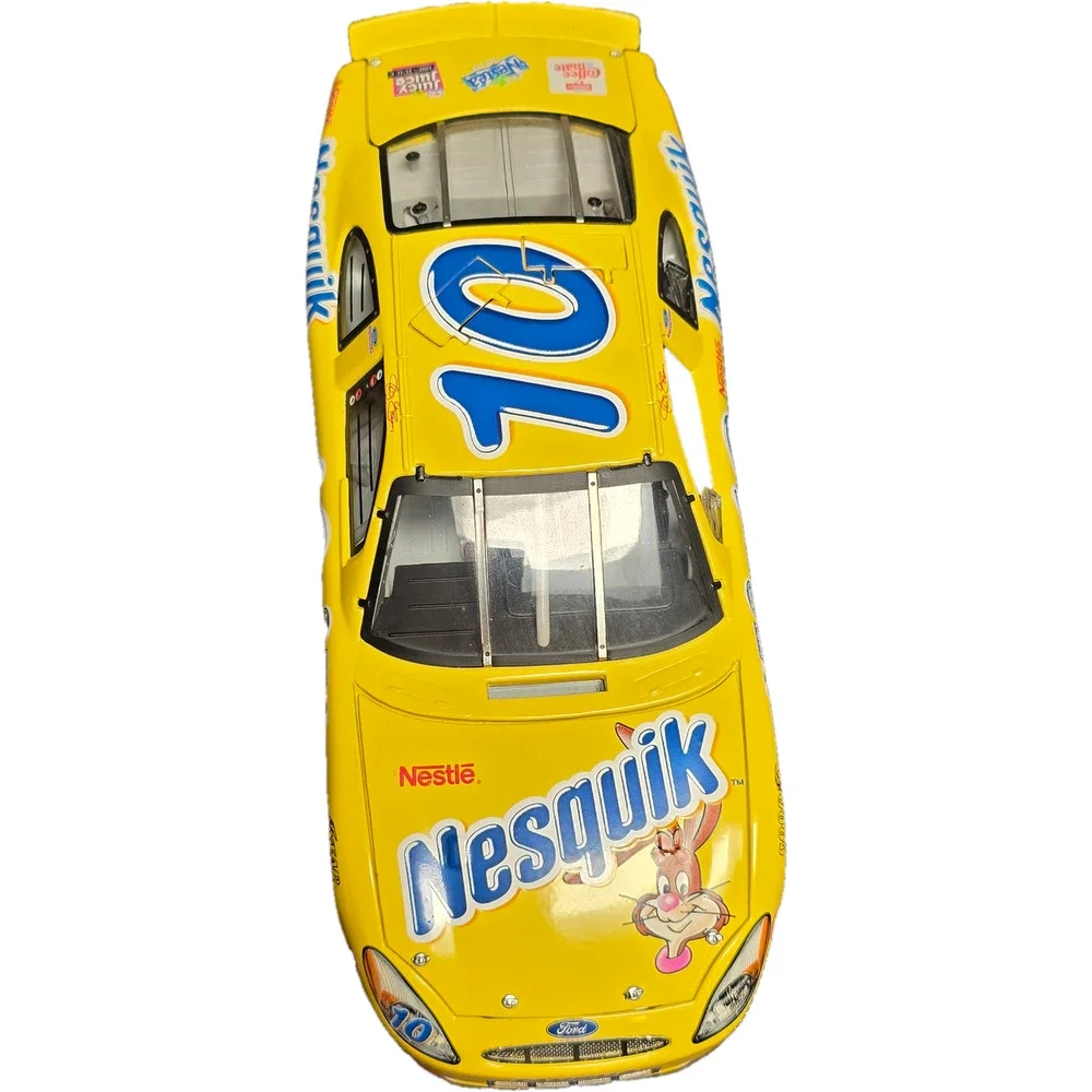 Jeff Green #10 Nesquik 2000 Monte Carlo Elite 1:24 NASCAR Diecast Nascar Yellow